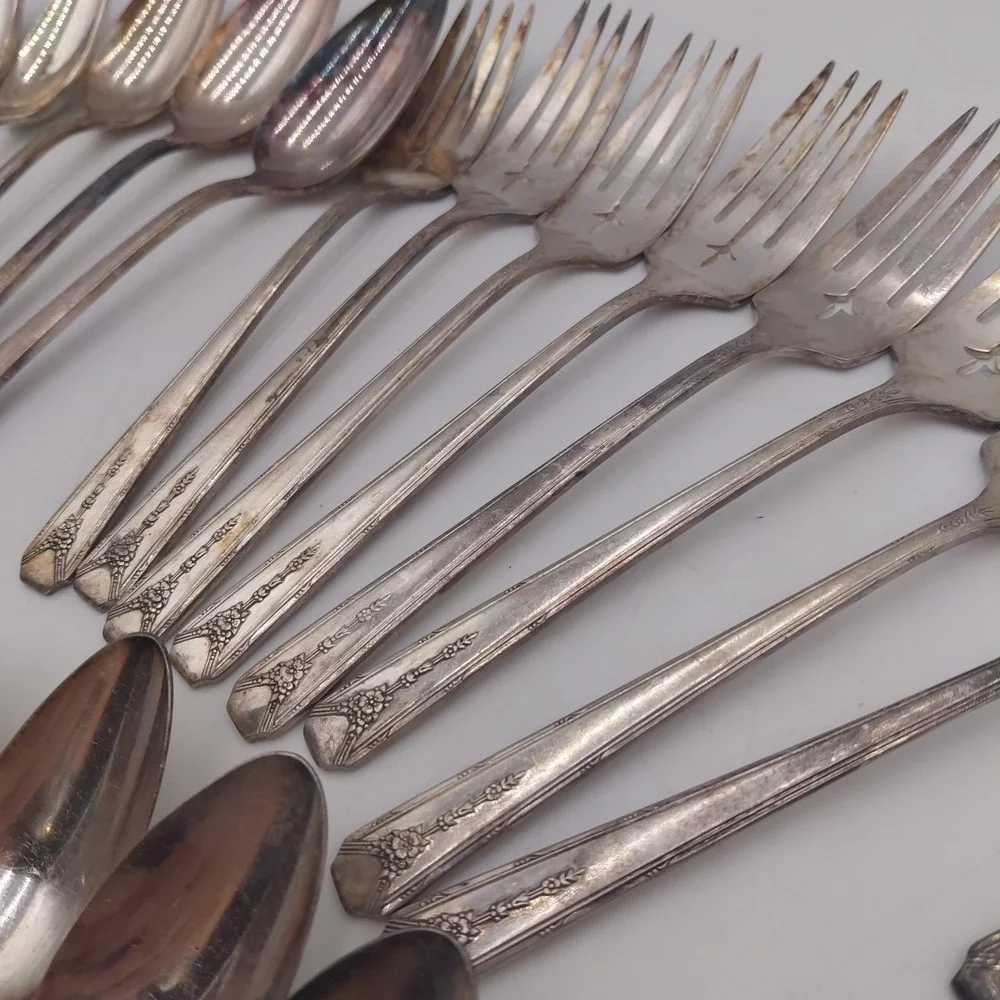 40s Community Oneida Plate MILADY Pattern Silverplate Flatware 47 Pcs Silverware